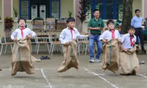 Học sinh thích thú ngày hội vệ sinh học đường