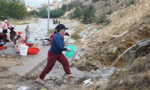 Cuộc sống tạm bợ, thiếu điện, nước sau bão Kalmaegi